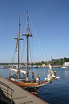 Segelschiff im Sassnitzer Hafen